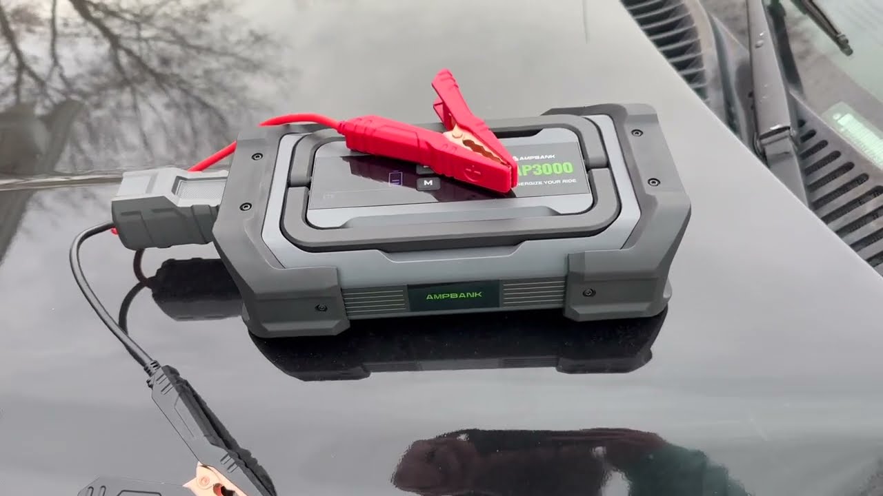 WOLFBOX MegaVolt 24 Air compressor inflating truck tire